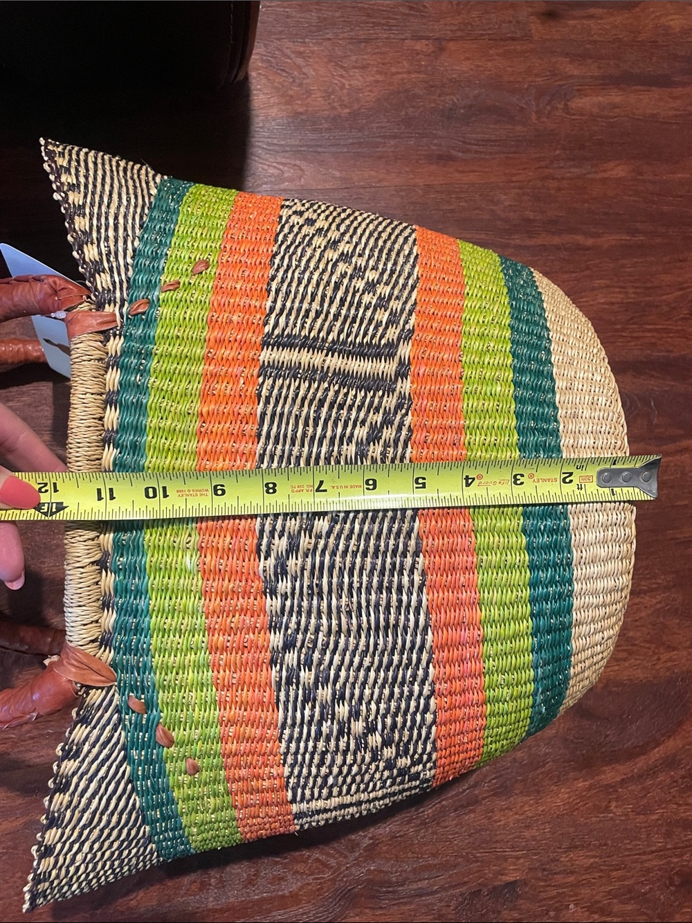 Handwoven Multicolor Straw Bolga basket with Brown Leather Handles - Picture 4 of 8